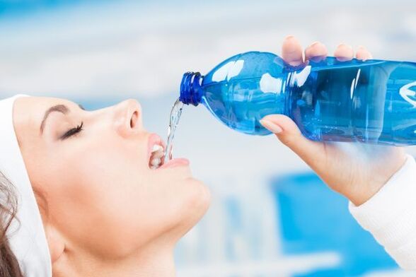 Você pode se livrar de 5 kg de excesso de peso em uma semana bebendo bastante água